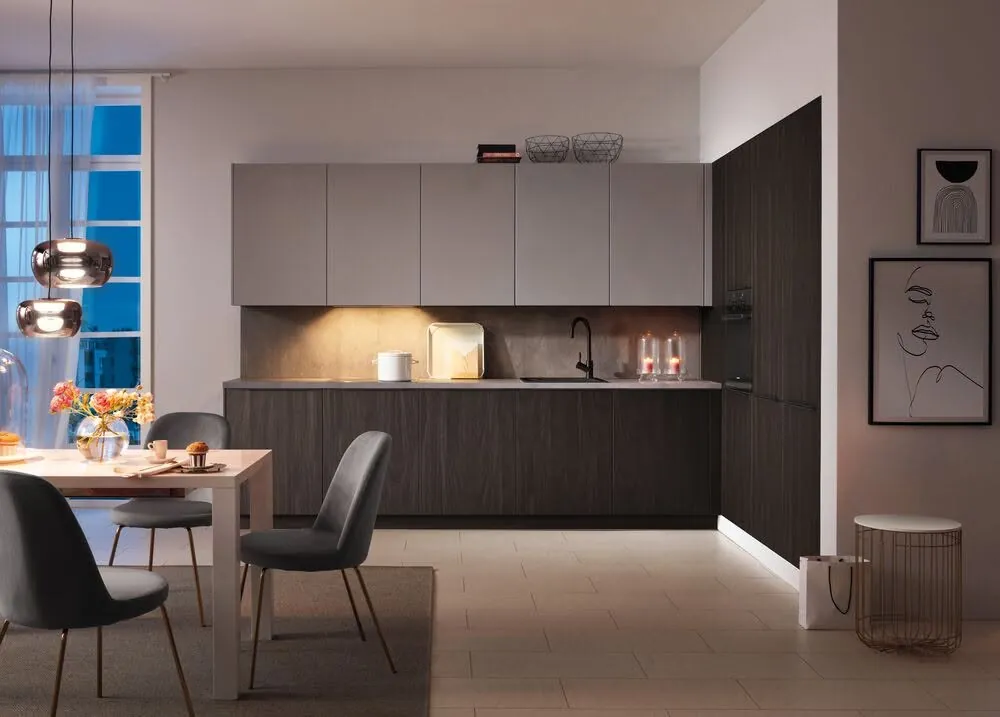 A Kundi kitchen with oak and graphite units